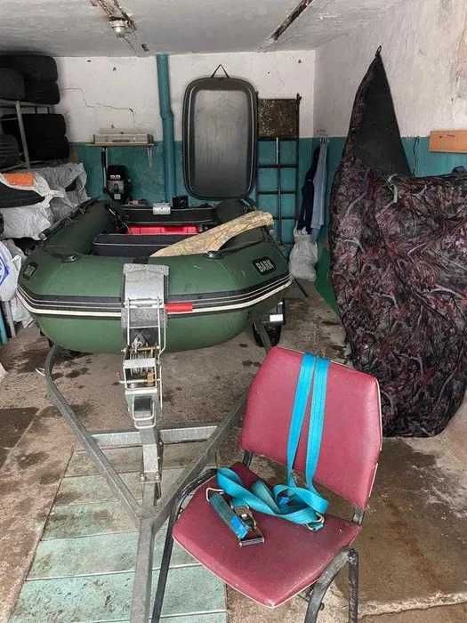 Човен з мотором SUZUKI DT 9.9, причепом та додатковим обладнанням.