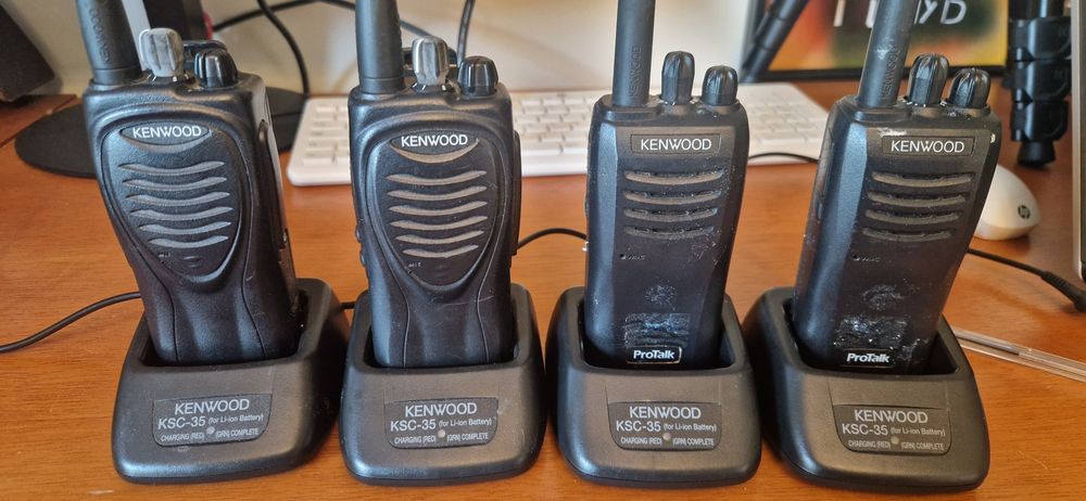 4 walkie talkies Kenwood