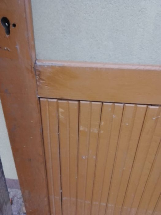 Stare drewniane drzwi gospodarcze dębowe