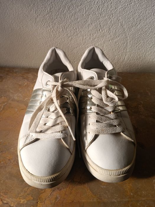 Tênis  brancos Buffalo