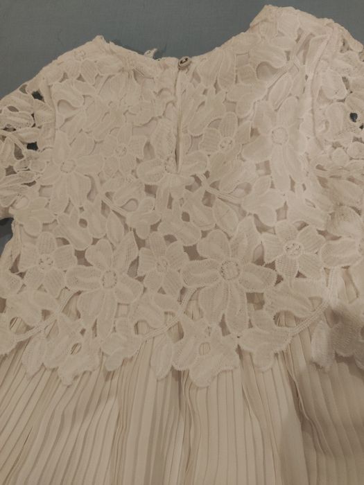 2 vestidinhos de cerimónia novos 4/5 e 5/6 anos