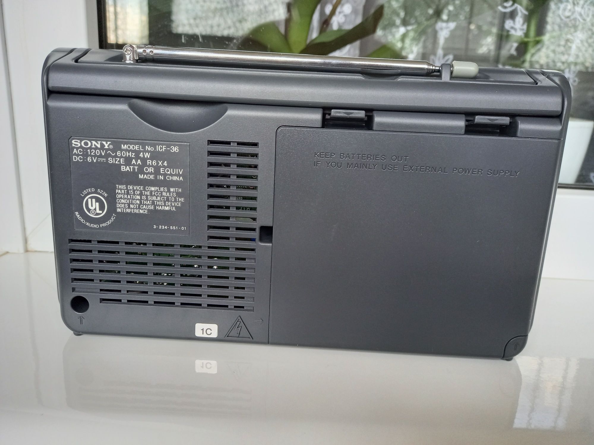 Продам радіо приймач SONI  ICF-36