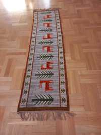 kilim z czasów PRL. Wymiary 195 x 50 cm