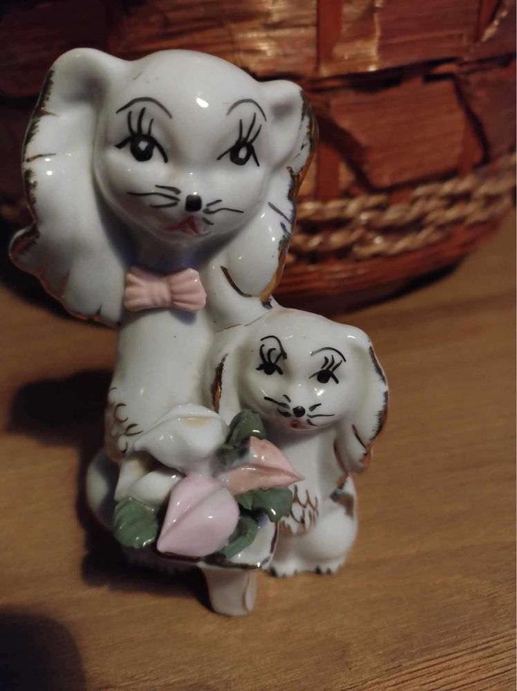 Porcelanowa figurka PRL