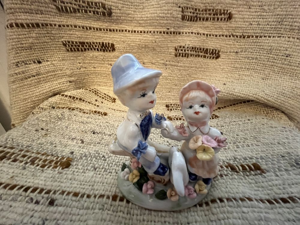 Figurka porcelanowa dzieci