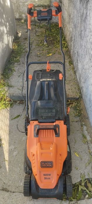 Vendo máquina de cortar relva elétrica