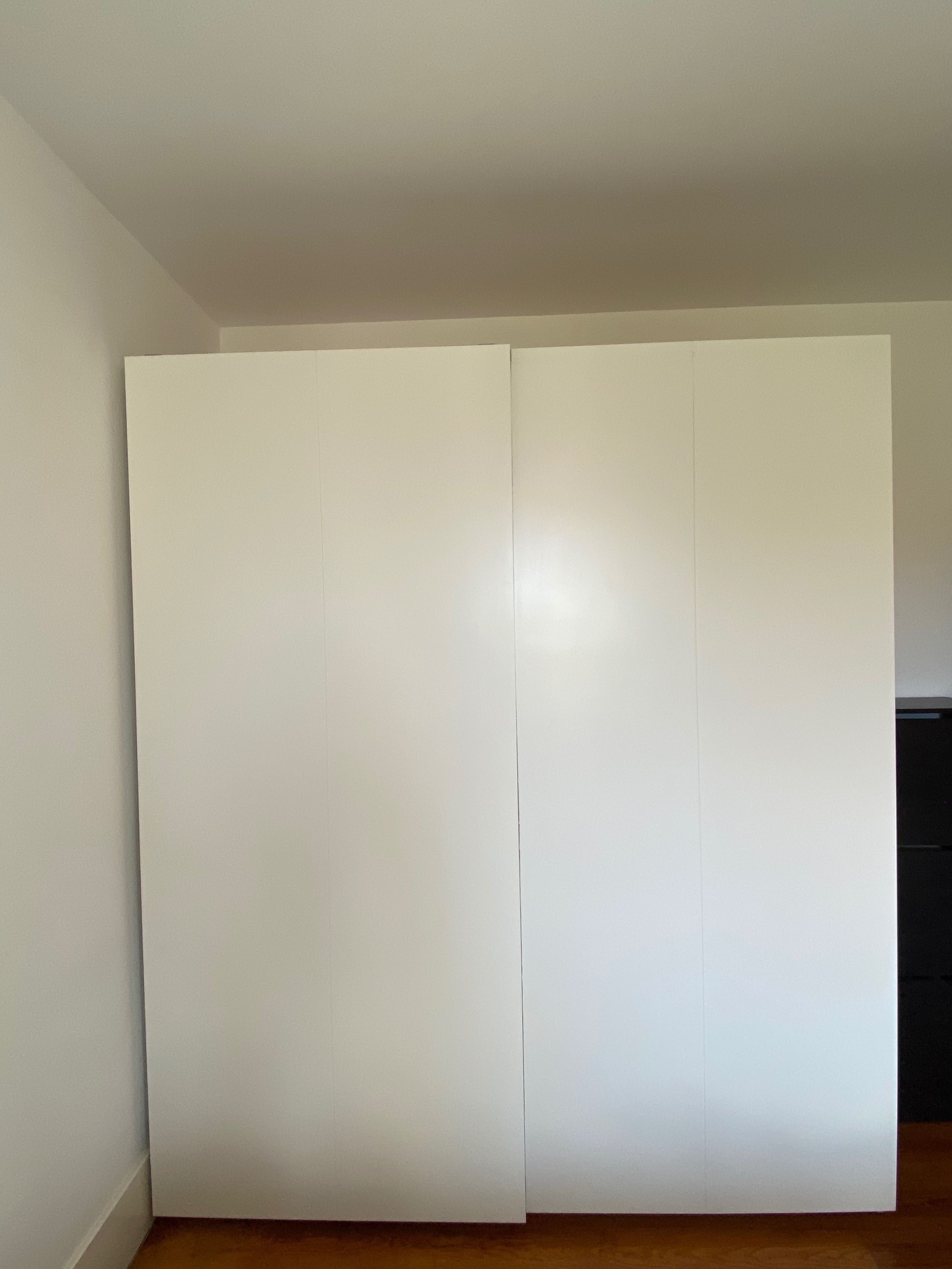 Roupeiro PAX à Venda – Como Novo