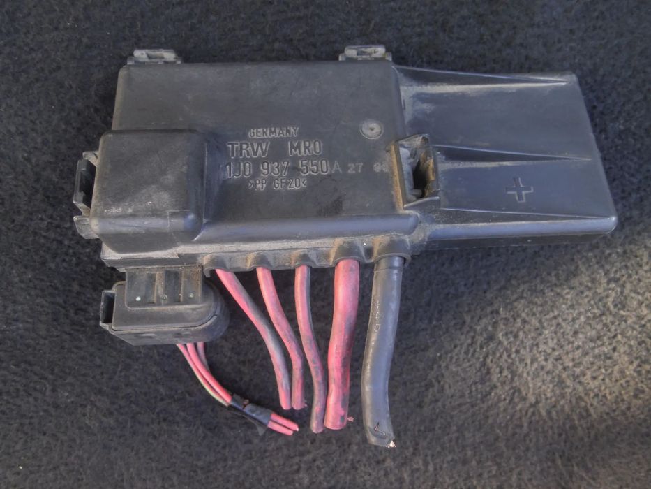 VOLKSWAGEN GOLF IV SKRZYNKA BEZPIECZNIKÓW 1J0937550A WTYCZKA INSTALACJA VW AUDI SEAT SKODA