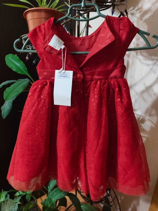 Плаття р.98-104 червоного коляру в паєтках"