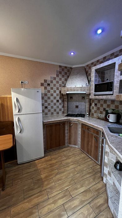 Здається двох кім квартиру в будинку