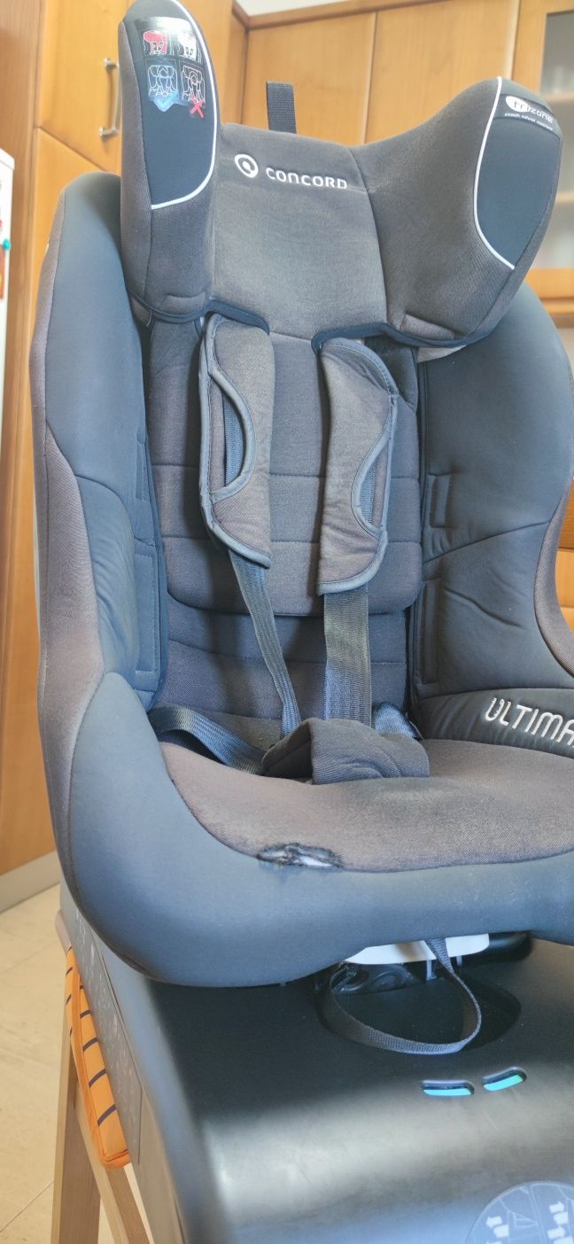 Cadeira Auto Concord Ultimax Isofix grupos 0/0+/1 preta