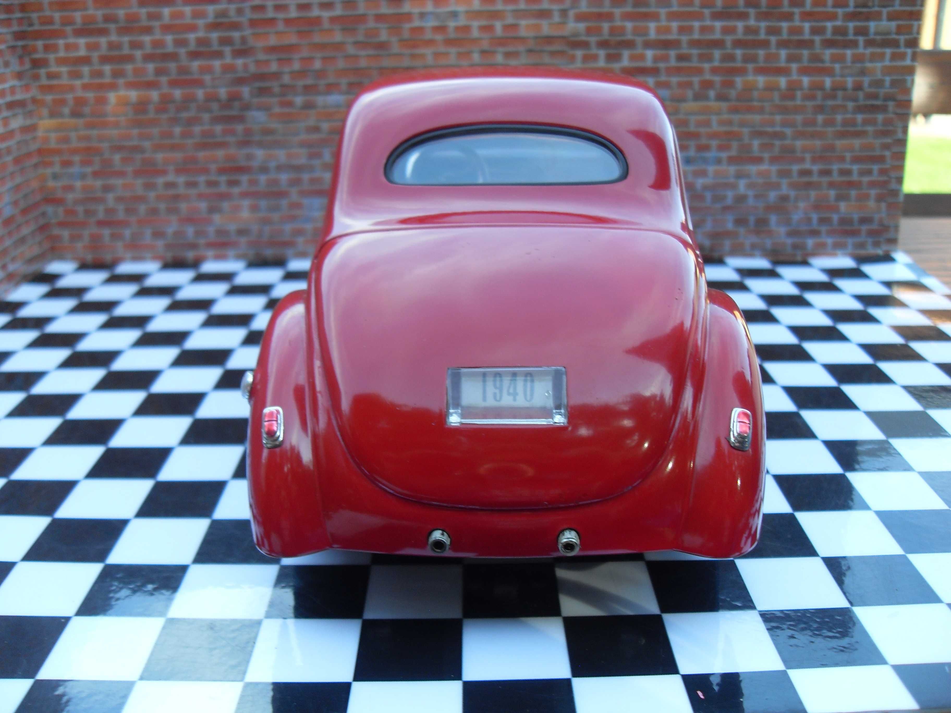 Ford 1940 Coupe HOT ROD 1:18 Model