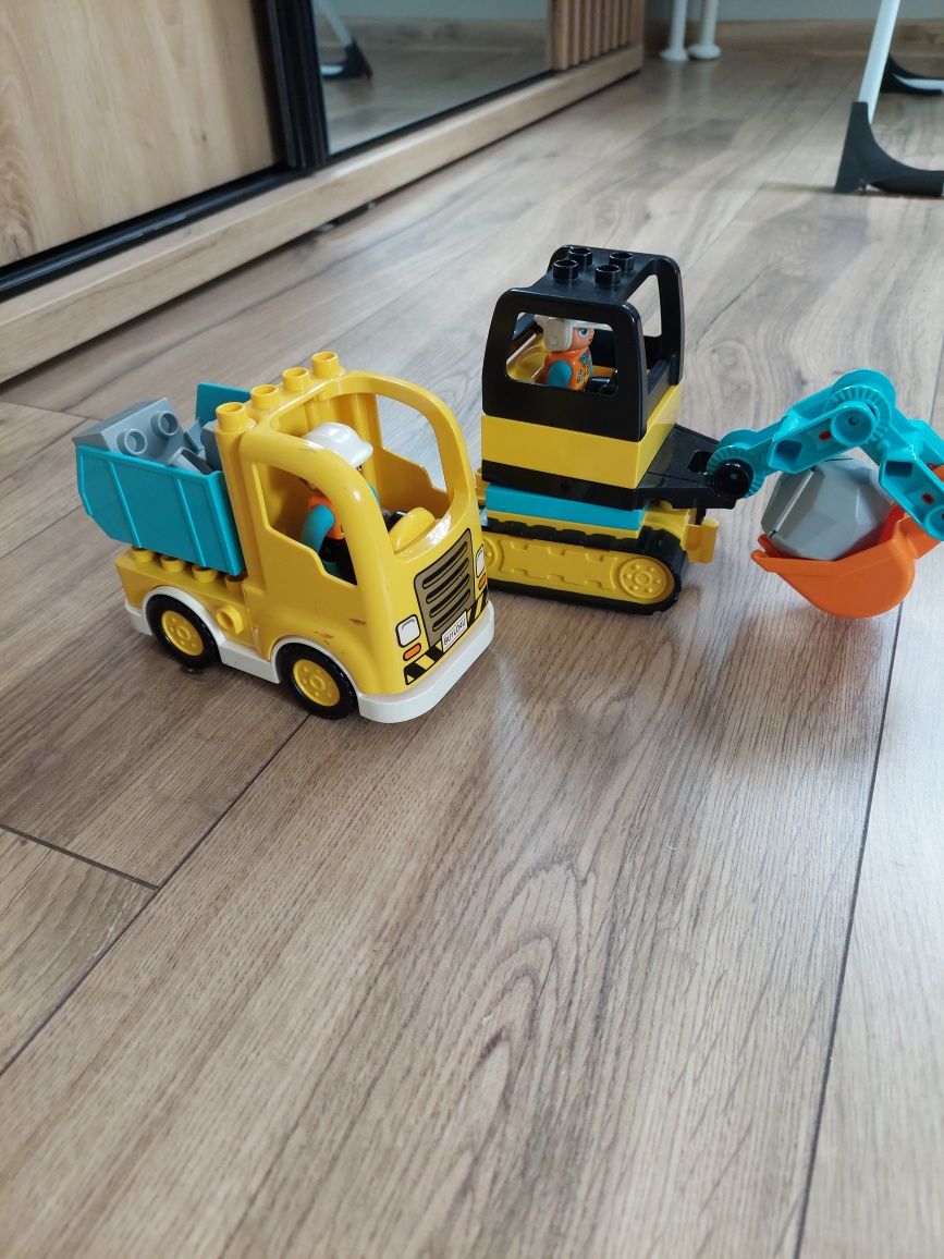 Zestawy klocków lego duplo całość.