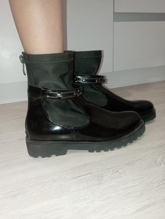 Дитячі ботиночки 35 розміру для дівчаток