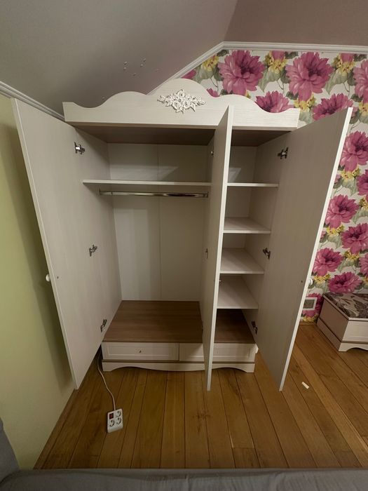 Меблі в дитячу кімнату для дівчинки