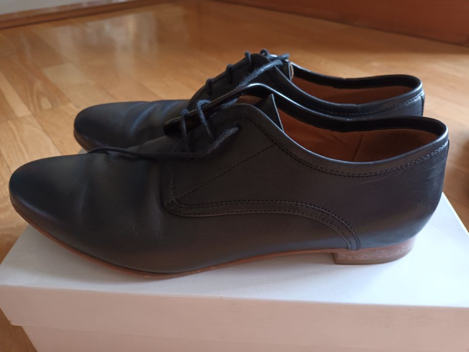 Gino Rossi czarne skórzane r. 38