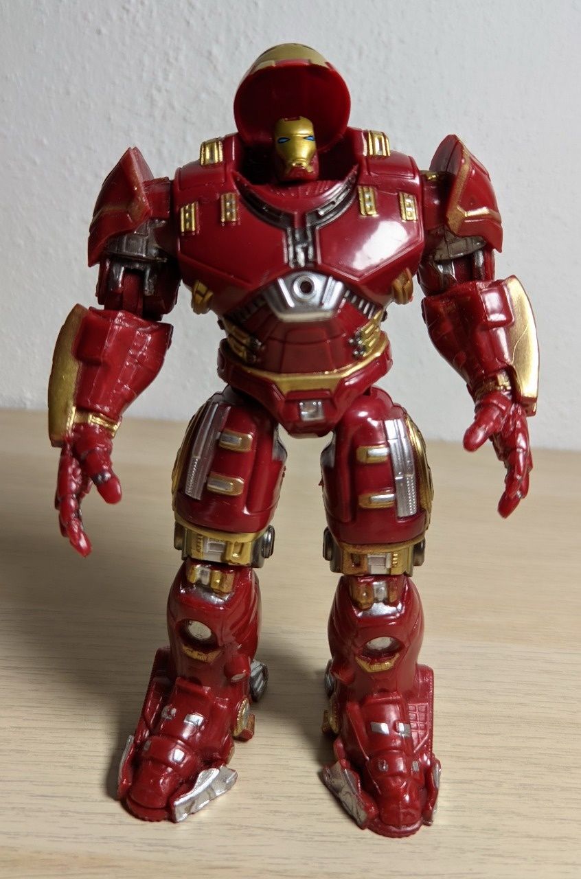 Игрушка железный человек Hulkbuster 18 см. отличное состояние!