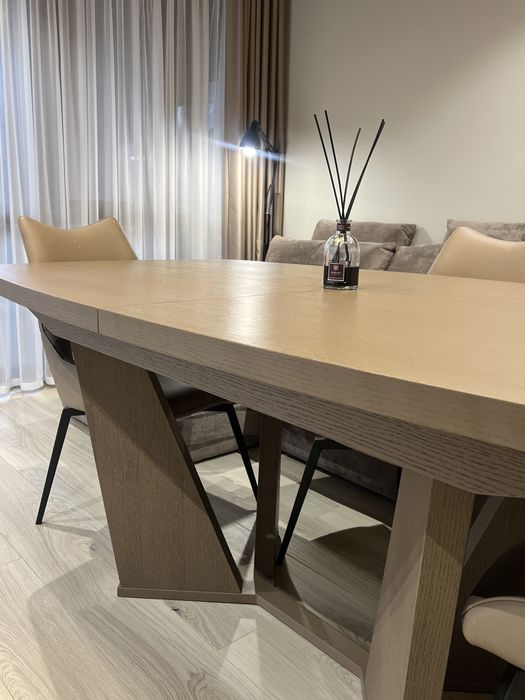 Продам обідній стіл з комплектом крісел