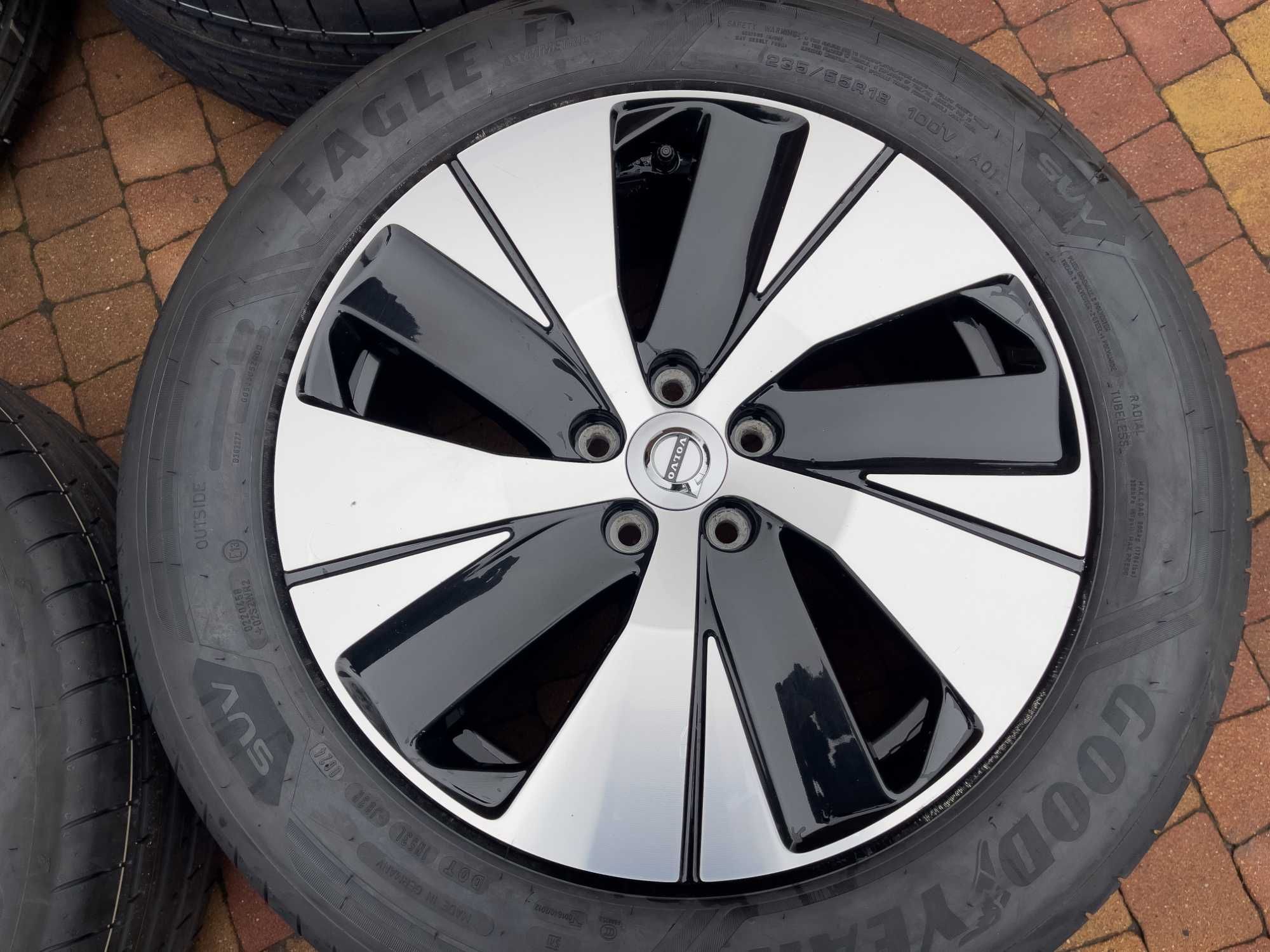 3650. Koła letnie Volvo XC40 oryginał jak nowe 5x108 235/55/18 2024r
