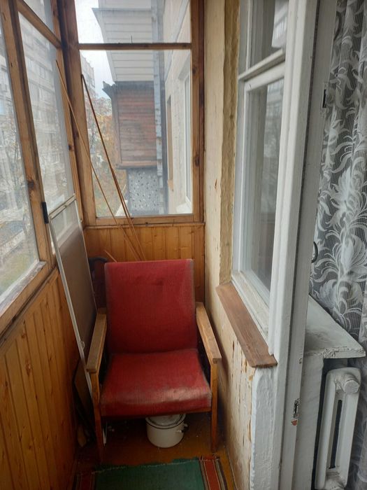 Продаж 2 - кімнатної квартири на проспекті Соборності, 11