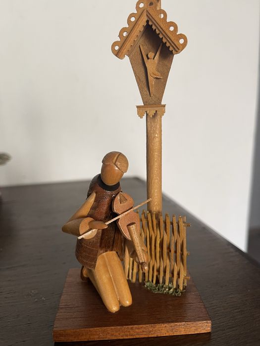 Drewniana figurka S. Sitarski i J. Fedorowicz