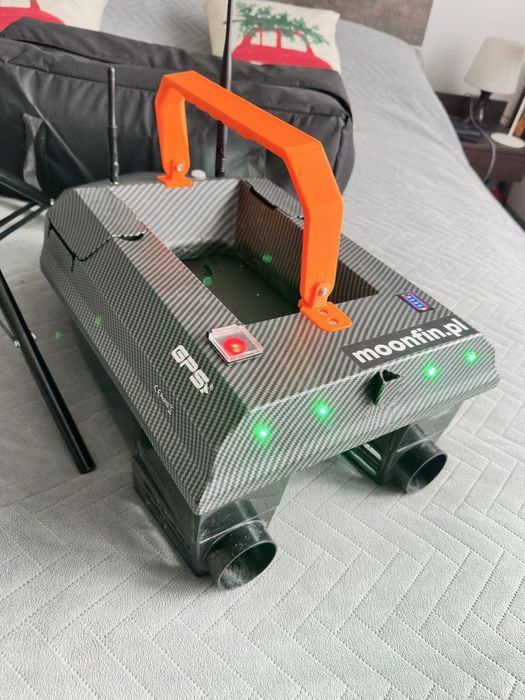 Łódka Manouweel Assassin GPS + Echosonda Lucky FF918C