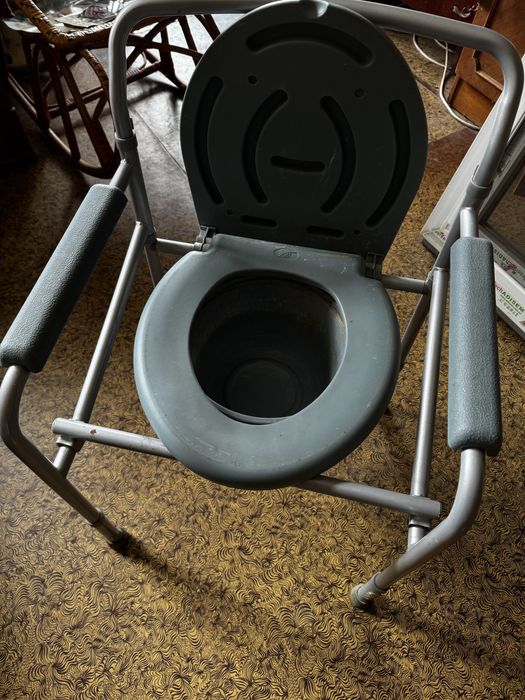 Стул для туалета