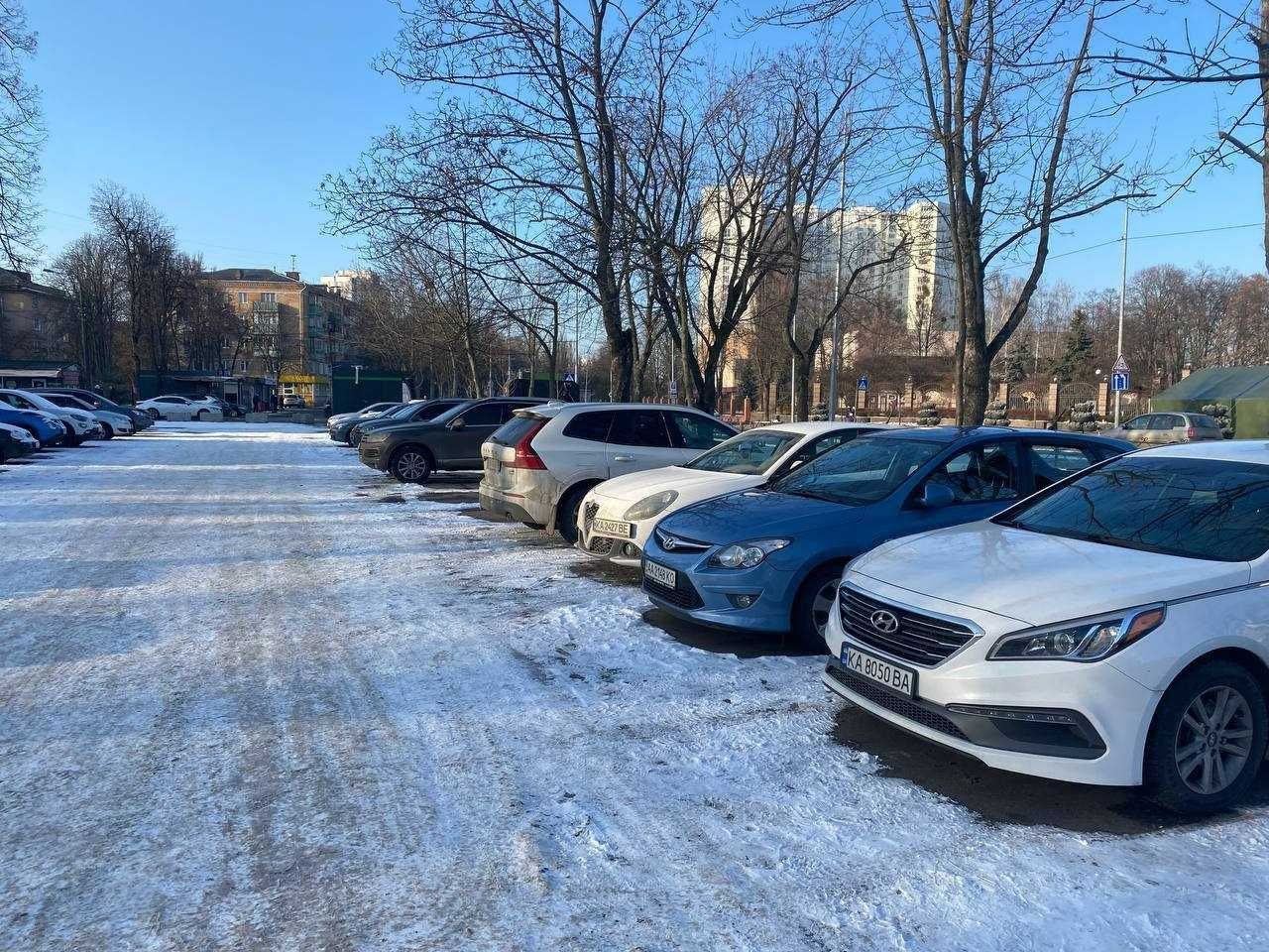 Здам в оренду паркомісце на вул. Героїв Севастополя, 42, від власника