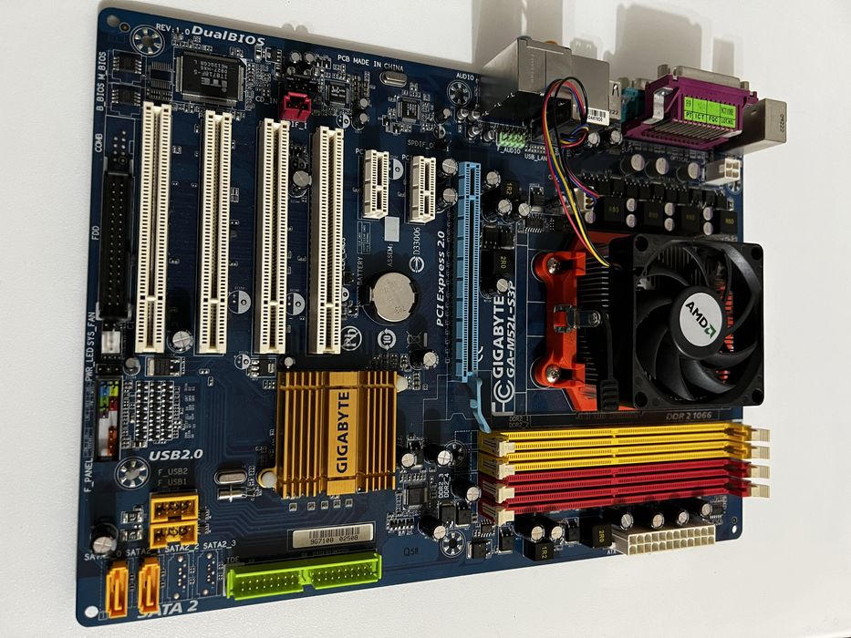 Материнська плата Gigabyte GA-M52L-S3P