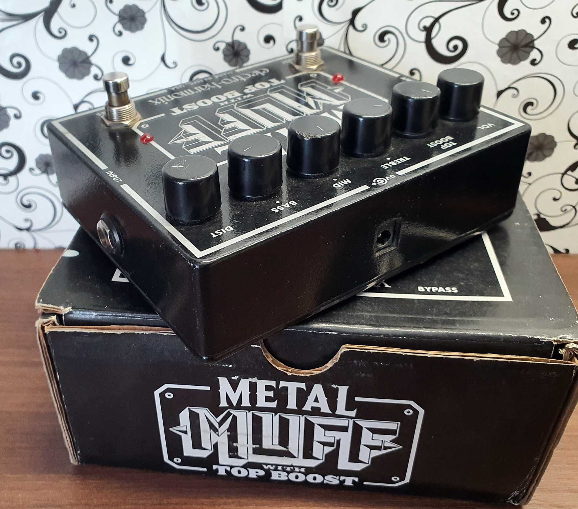 Pedal de distorção Electro-Harmonix Metal Muff com Top Boost