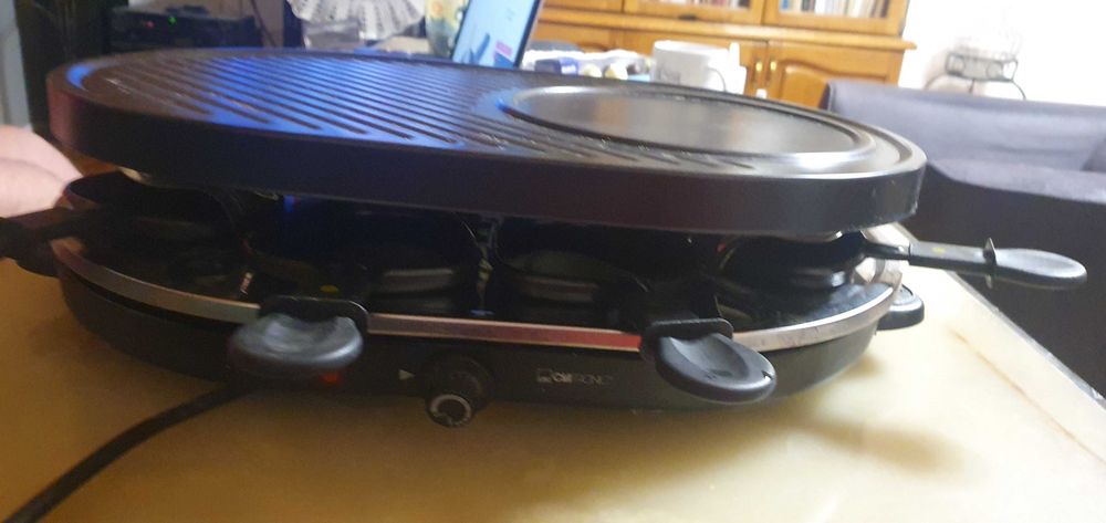 Mocny grill stołowy Clatronic 1200W