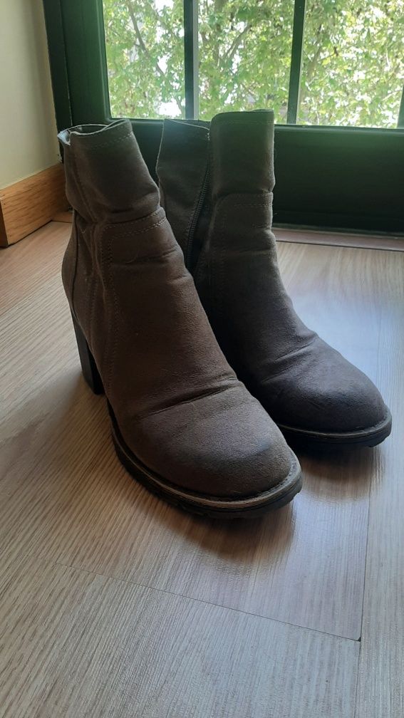 Botas Camurça taupe