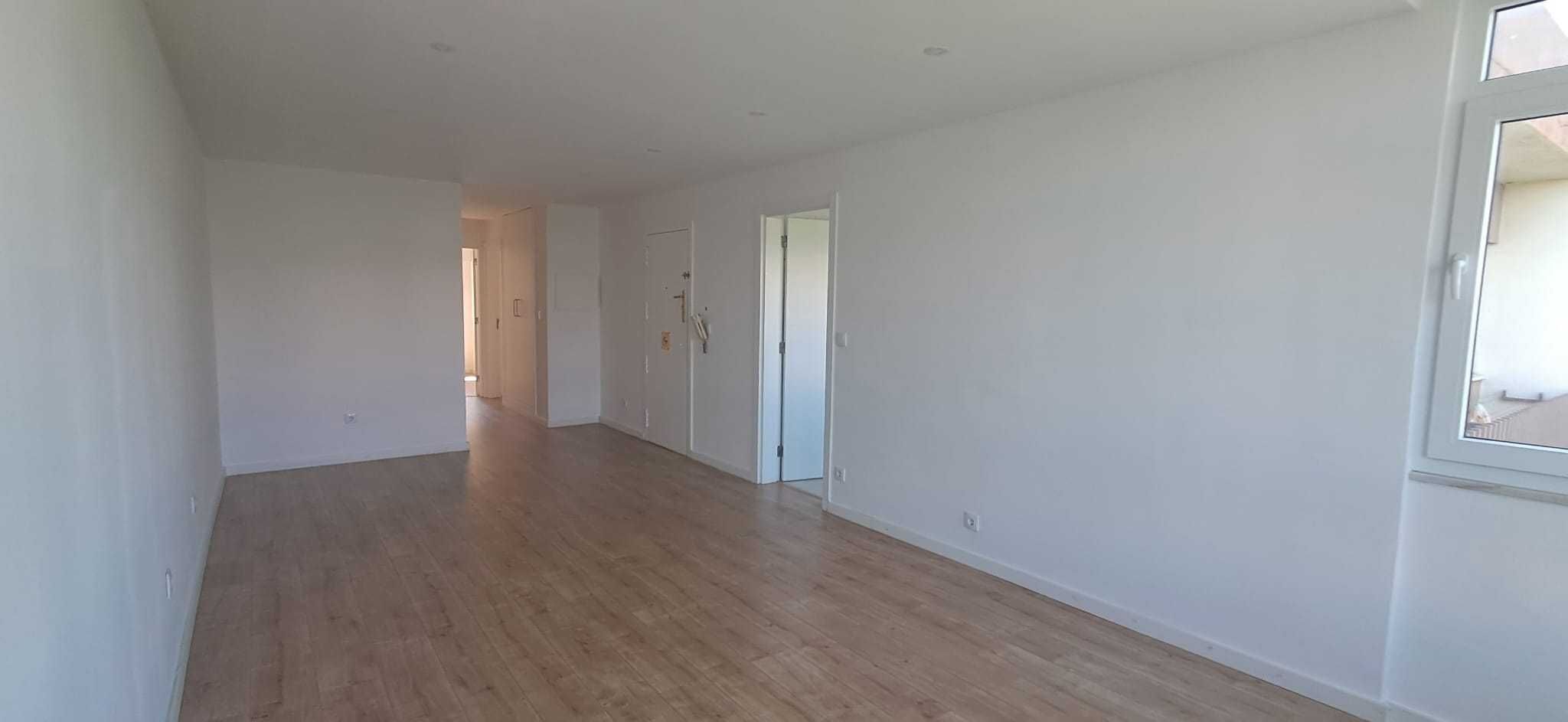T2 totalmente renovado, com vista mar, em Paço de Arcos