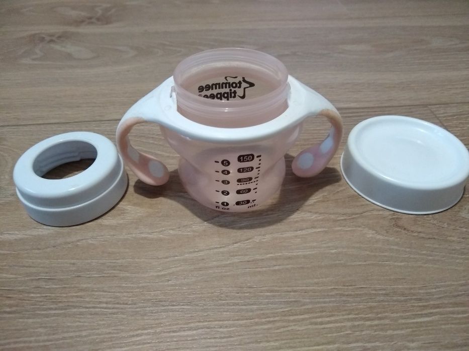 Tommee Tippee 2 butelki do karmienia plus inne drobiazgi