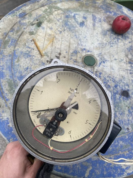 Манометр електроконтактний ЕКМ-1У добрий стан