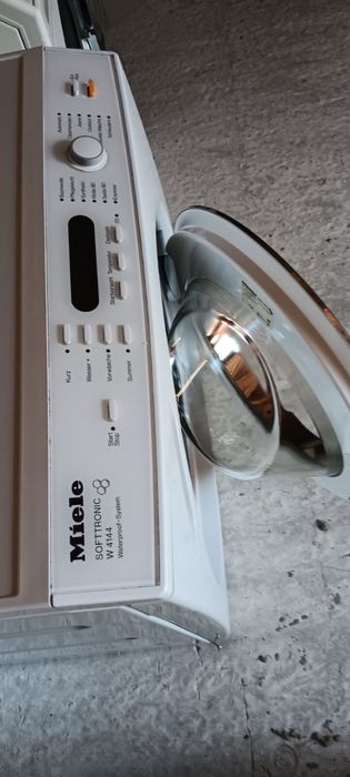 Продам пральну машину Miele