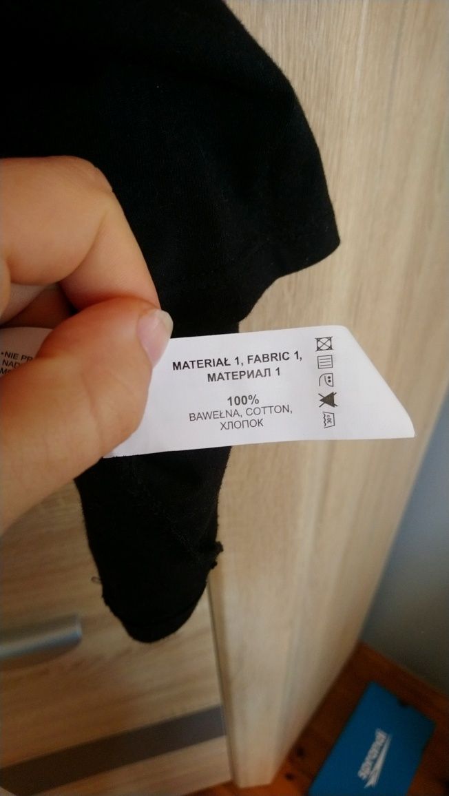 Czarny T-shirt dziewczęcy z nadrukiem kota Reporter Young r. 170
