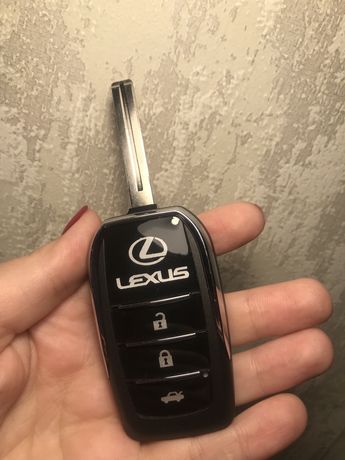 Выкидной ключ Lexus