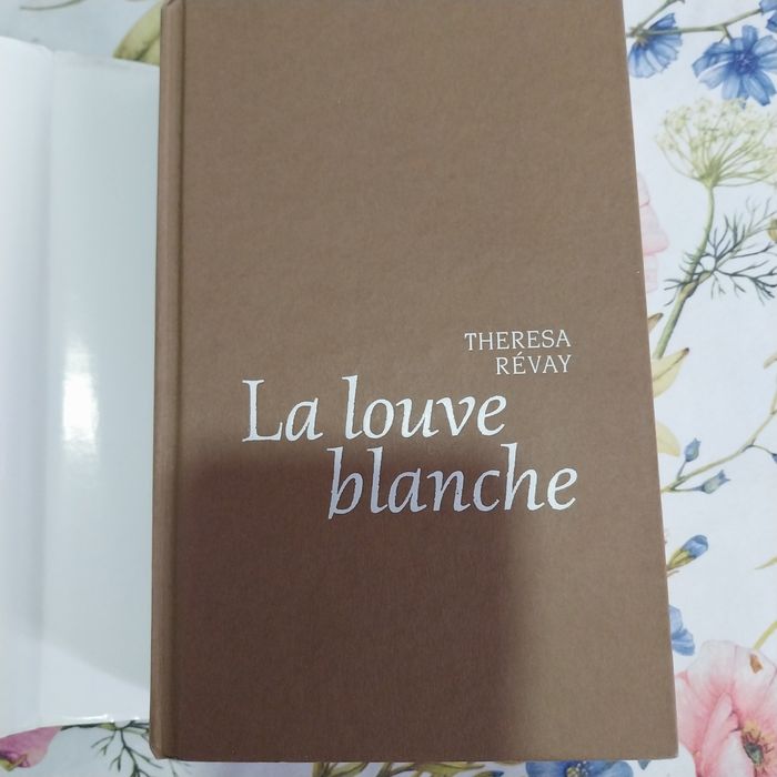 La louve blanche.  Portes incluídos.