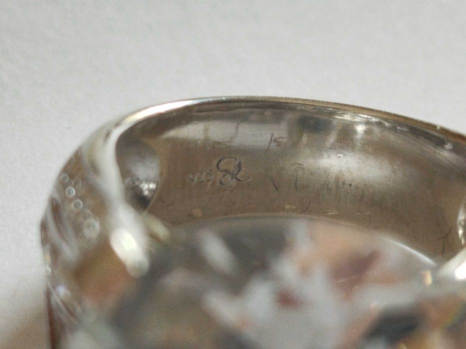 Srebrny pierścionek z kamieniem 925