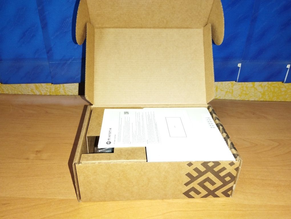 Комутатор MikroTik RB260GSP (CSS106-1G-4P-1S)