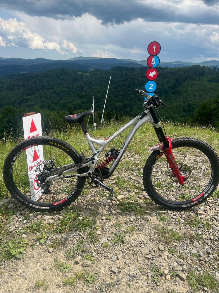 Commencal supreme v4