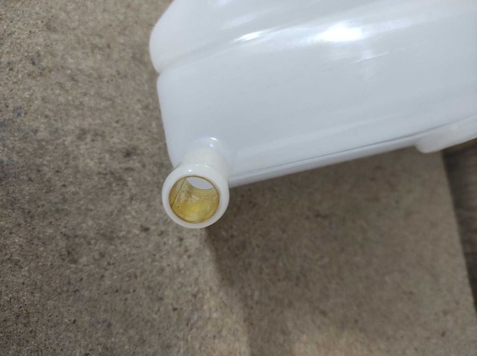 Бачок розширювальний  Chrysler 300 Dodge Challenger Charger Magnum