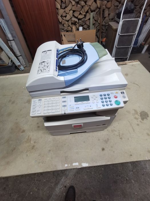 Impressora avariada para compor ou para peças