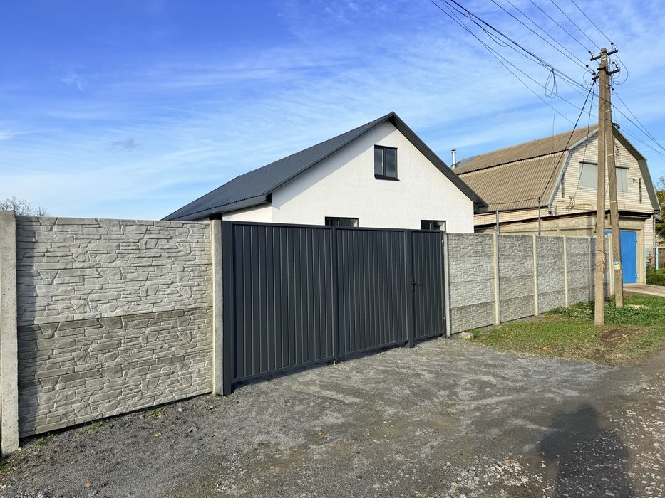 Продам новострой в центре Подгородного можно под Э Оселю !!! ( С )