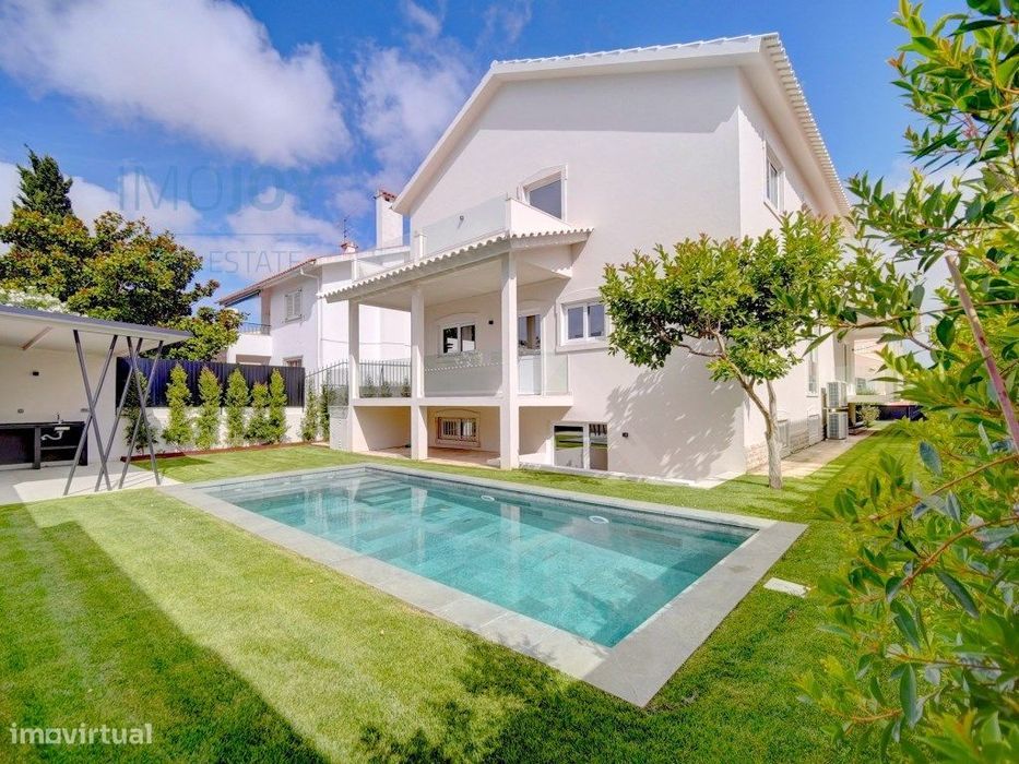 Fantástica Moradia T5+1 com Piscina em São João Estoril