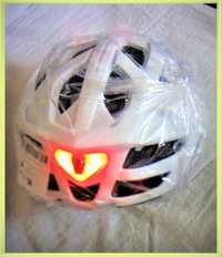 kask rowerowy ultralekki biały światło tylne L