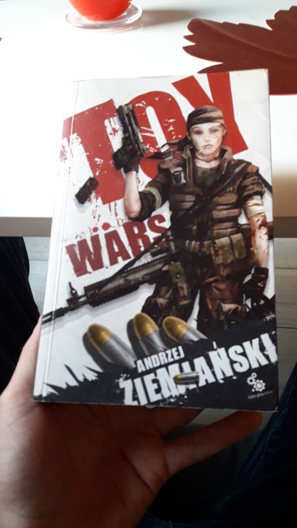 Toy Wars Książka autorstwa: Andrzej Ziemiański