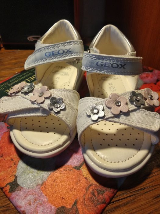 Взуття Geox дитяче сандалі 22 розмір дівчинка