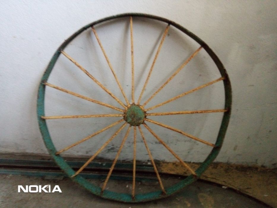 Roda de Carroça/Caro de Boi em Ferro Antiga em Bom Estado